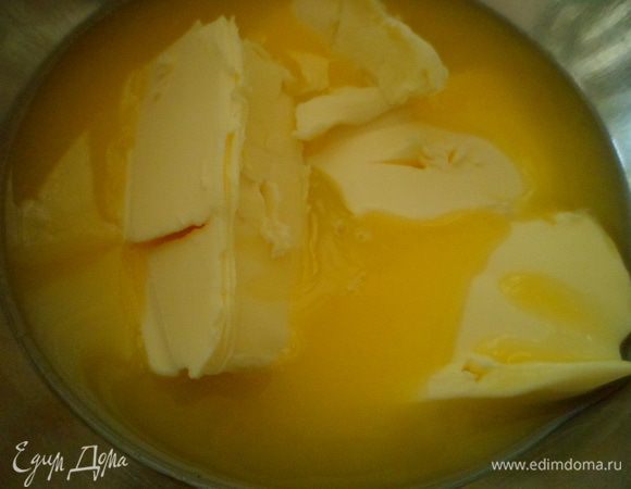 Растопить масло и отставить в сторону остывать.