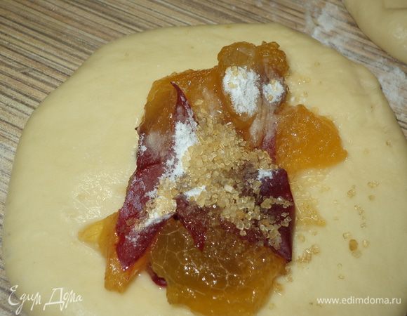 И  3-я со сливой! Просто осталось тесто и были сливы!