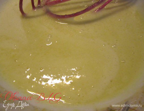 Крем Муслин:
Яйца взбить с сахаром. Аккуратно ввести крахмал и половину кипяченного молока.