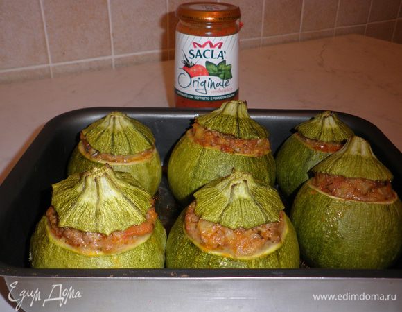 Горшочки из кабачков получаются одинаково вкусными как в горячем, так и в холодном виде. Buon appetito!! 