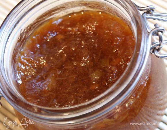 Разлить по стерилизованным банкам и полностью остудить. 
Приятного аппетита!