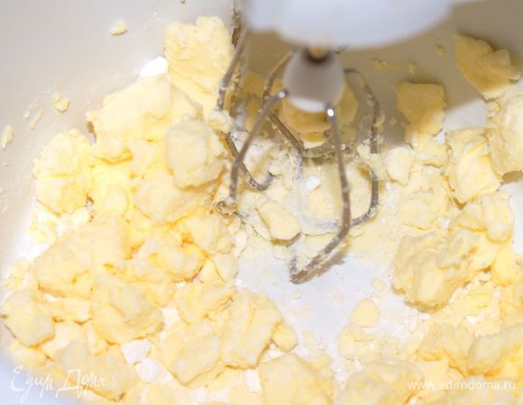 Приготовление:
Размягченное сливочное масло взбить с сахарной пудрой.


