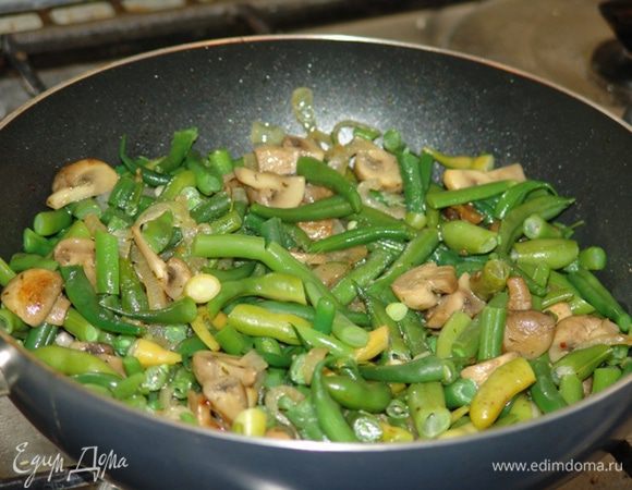 Закидываем на сковородку.