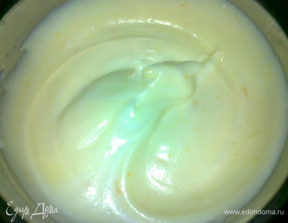 смешать белки с молочной массой 