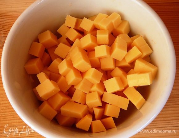 Сыр так же нарезать кубиками...