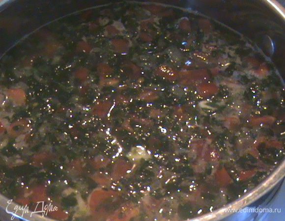 Добавляем помидоры с брынзой. Варим ещё 20 мин.
Суп готов! Подаём со сметаной или сливками.