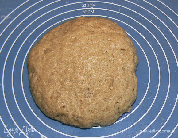 Тесто должно получиться мягким, но нелипким,приятным на ощюпь. Оставить на полчаса отдохнуть.