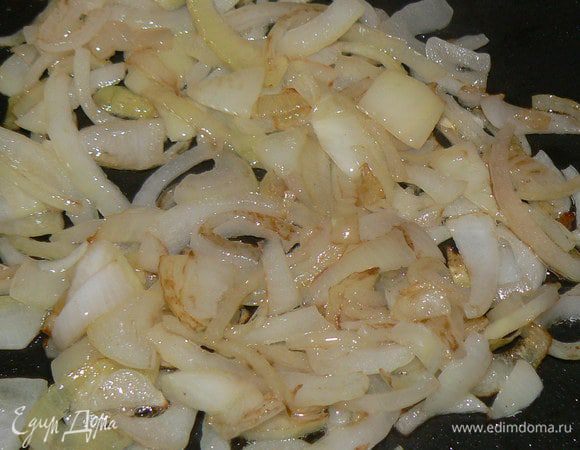  спассеровать лук до золотистого цвета, 