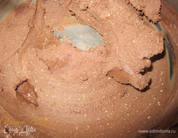 После охлаждения крема взбить.