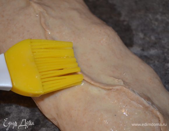 смазать яйцом