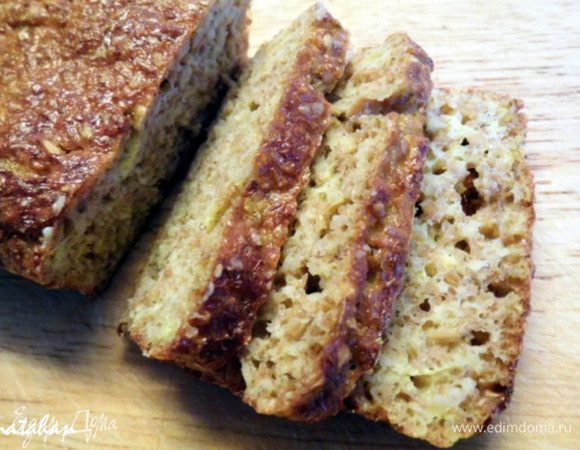 Достать форму из духовки. Достать хлеб из формы. Выложить его на решётку и накрыть льняной салфеткой. Оставить остужаться на 1 час. 
Теперь можно и обедать... Приятного аппетита!!!