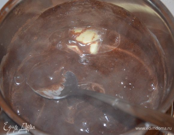 смешать в ковшике все ингредиенты для соуса, прогреть на среднем огне постоянно помешивая, пока все не смешается и не станет однородным. 
