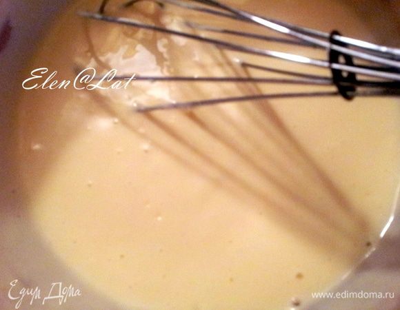 Приготовить кляр. Для этого смешать все ингредиенты для кляра и хорошо взбить. Тесто должно получится как густая сметана. 