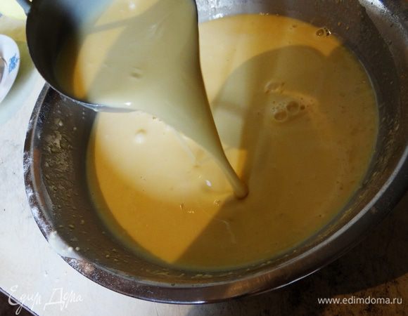 Тесто должно быть жидким, однородным, без комочков.