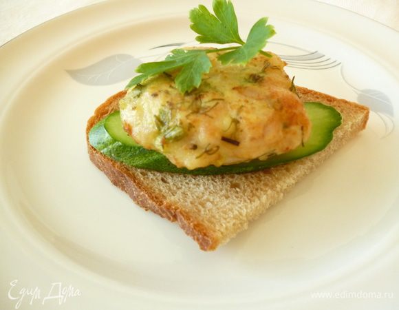 Можно приготовить бутерброд, добавив овощи по вашему вкусу.