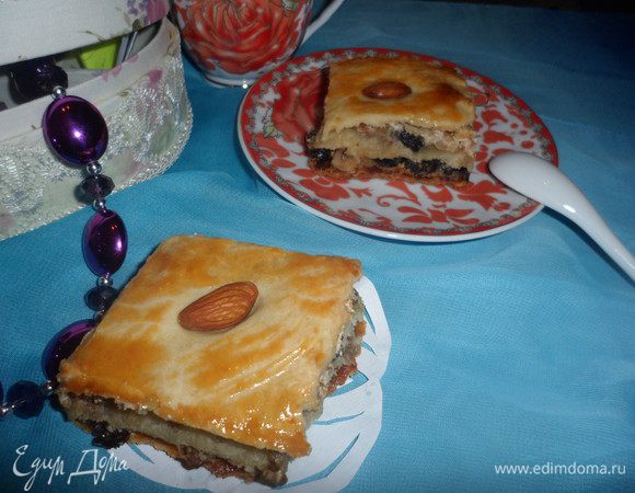 Пирог остудить и только после этого можно нарезать на кусочки. Приятного чаепития!!!