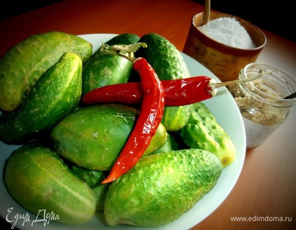 Вот нашла в холодильнике последние огурцы с огорода с толстой шкуркой-то,что и требовалось!