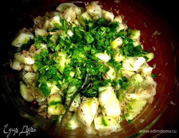 Кладём тоже в огурцы для свежего аромата.