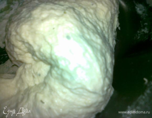 затем к опаре добавляем другие ингридиенты и замешиваем очень мягкое тесто,оставляем на подход на 1час