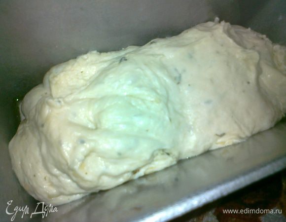 одну часть положила в прямоугольную форму,смазанную маслом