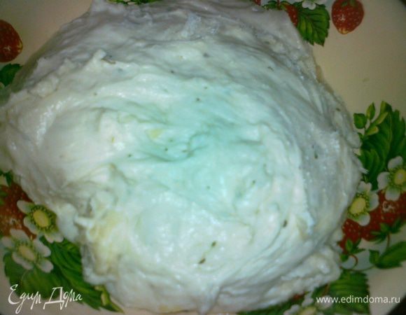 вторую часть теста во вторую форму круглую и оставила на подход накрыв полотенцем на 5 часов,тесто на вид получаеться не очень густое,но это так и должно быть,поэтому ему на подход нужно столько времени,можно оставить и на дольше и до 10часов подхода,тогда дырочки будут еще больше