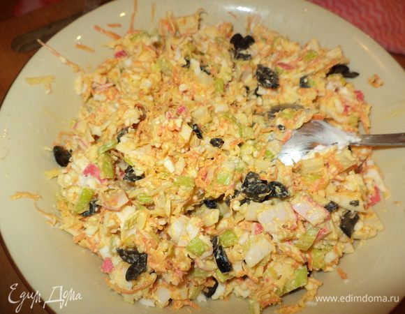 вымешиваем, добавляем сыр сливочный,можно и обычный плавленный мягкий сыр,испробовано!,можно сыр "каймак",любой что попадеться  в магазине!можно и просто творог со сметаной пробить блендером и получится тоже неплохо! Попробуйте на соль,обычно не добавляю,добавьте специи по своему вкусу