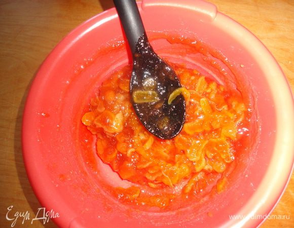 Смешать повидло и курагу, все хорошо перемешать.