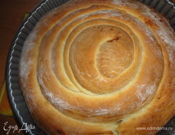 Выпекать пирог в разогретой духовке до 200 градусов 35-40 минут.