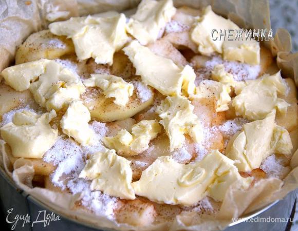 Повторяем еще 2 слоя. Сверху - сливочное масло.