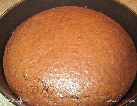 Выпекать при температуре  180 градусов, примерно 25-30 минут.  Выпечь два бисквита.