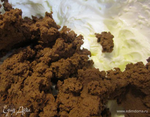 Добавить 1/2 часть приготовленного ганаша, взбить.