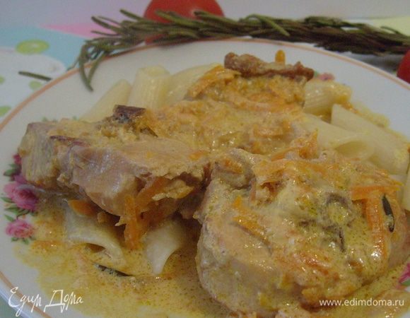 Подавать горячим, полив соусом