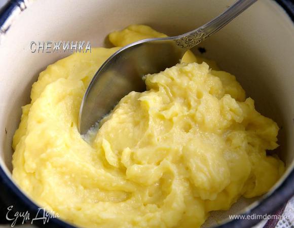 Снимаем с огня. Протираем крем через сито.