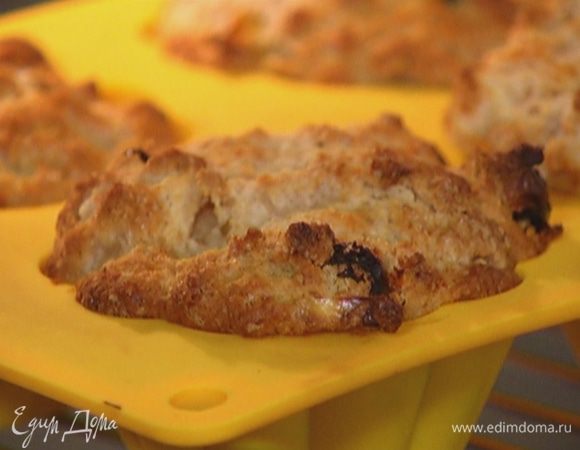 Выпекать маффины в разогретой духовке 20 минут.