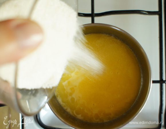 Добавить сахар и ванилин. 