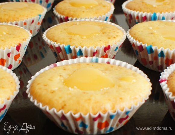 Заполнить каждую ямку лимонным кремом (2 маленьких ч.л.). 
