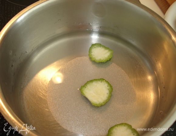 Покрытие:
Жeлатин замочить в воде.
Сахар,воду и кожицу лайма довести до кипения.Снять с огня.
Добавить желатин,перемшать до полного объединения.

