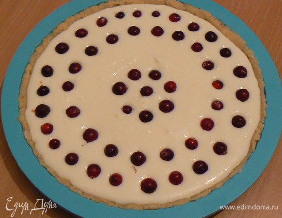 выложить творожную массу,(по желанию добавить ягоды)
. Выпечь при Т 180-200С до готовности, около 45 мин.
остудить