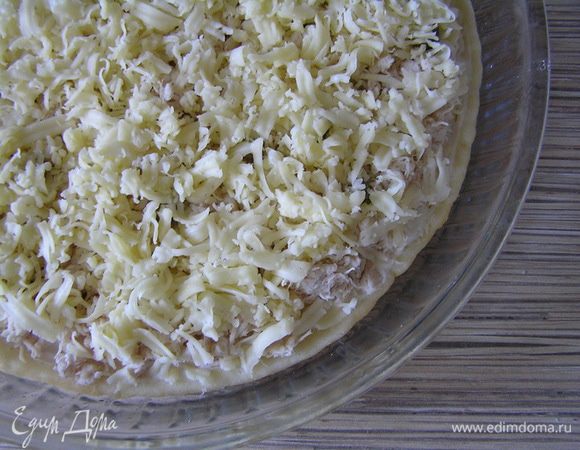 Сверху посыпать тертым сыром.
