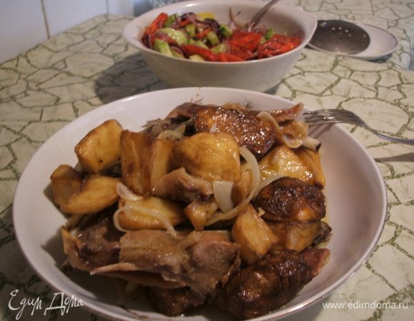  Затем все перемешиваем и выкладываем на  блюдо и идем  наслаждаться этим творением. Приятного аппетита!!!!