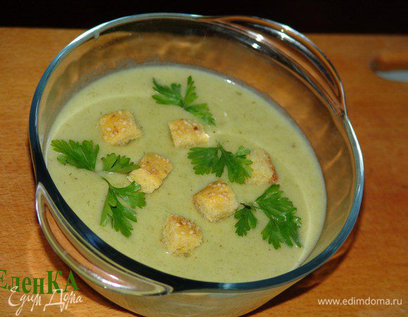 Охлаждаем суп - по желанию. 
Украшаем петрушкой, сухариками или шнитт-луком.
Приятного аппетита!