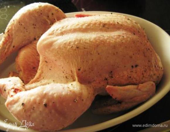 Курицу натереть солью, перцем и травами. Лимон разрезать на четвертинки, зубчики чеснока раздавить ножом и нафаршировать курицу, смазать оливковым маслом и запекать ок. часа при 200гр. 