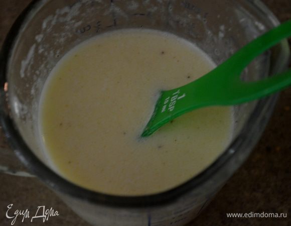 В микроволновке слив. масло растопить вместе со сливками.1мин.
Перемешать,добавить соль,перец и мускат.орех.Вылить все картоф.пюре.