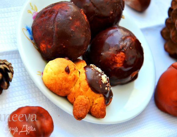 Или же если делали без обсыпки орехом,оставить подсыхать глазурь на пару часов.