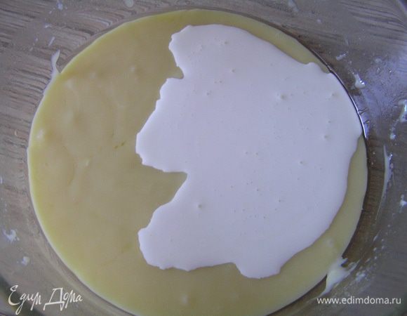 влить сливки, перемешать,