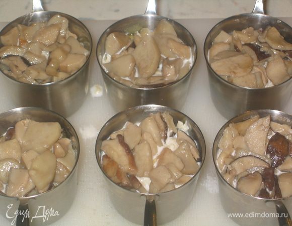 Выложить еще один слой грибов