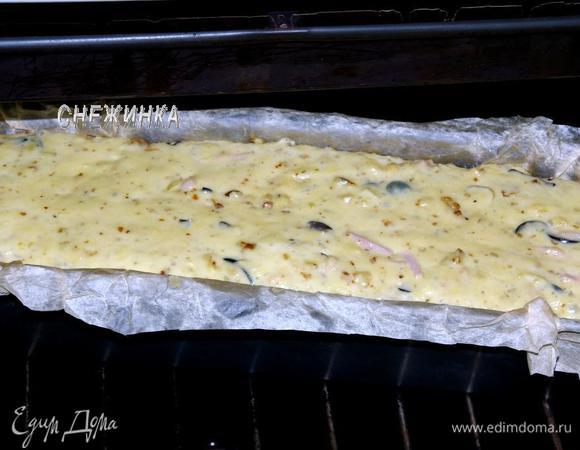 Оставляем тесто подходить в тёплом месте без сквозняков 40 минут. Я обычно включаю духовку разогреваться, а на плиту ставлю форму.