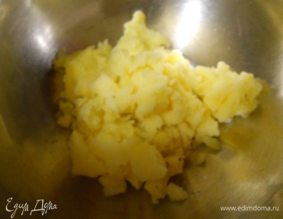 в картофельное пюре добавить подошедшую опару и хорошо перемешать