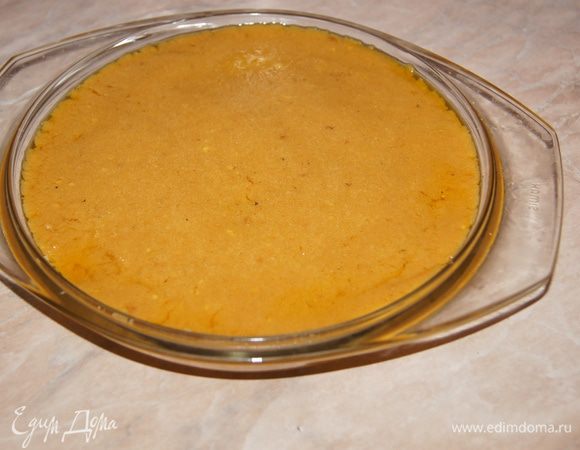 Часть можно разложить на блюдо. Ставим в холодильник на 2ч, до полного остывания.