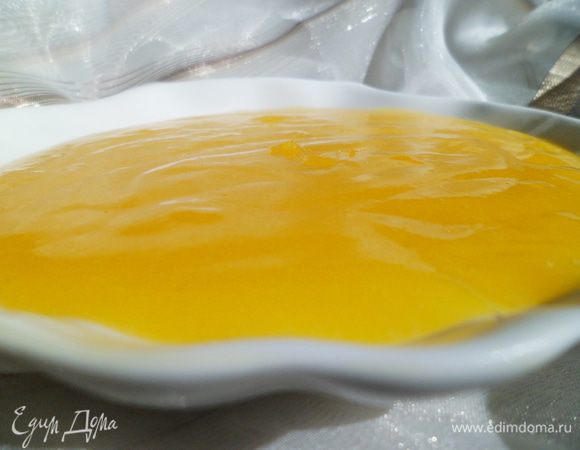 Как говорится в первоисточнике: "Кипятить до тех пор, пока будет густо, как мёд". Я помешивала все 45 минут, которые варился крем, одновременно треща по телефону с сестрой, так что мне показалось, что все приготовилось быстро. :)